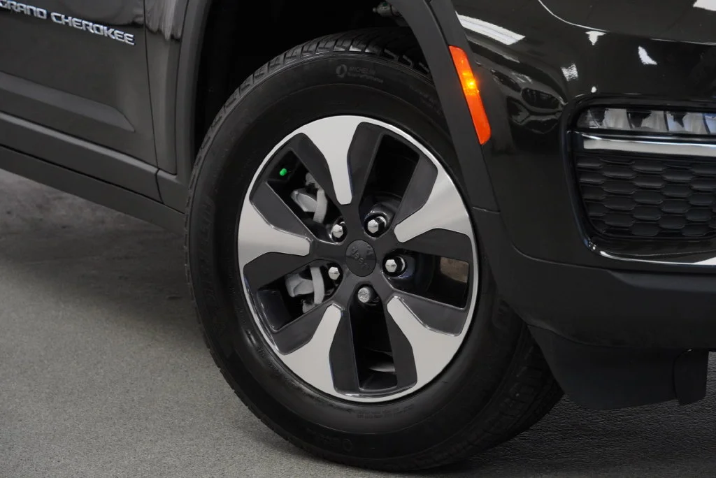 Used 2023  Jeep 4xe image 8
