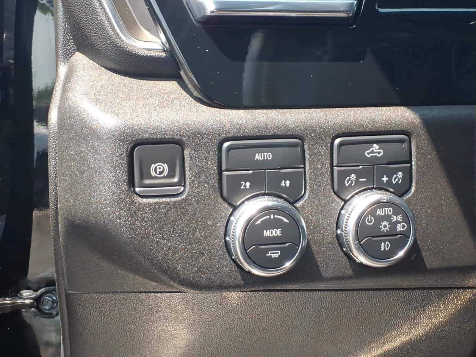 Used 2024 Onyx Black GMC Elevation image 13