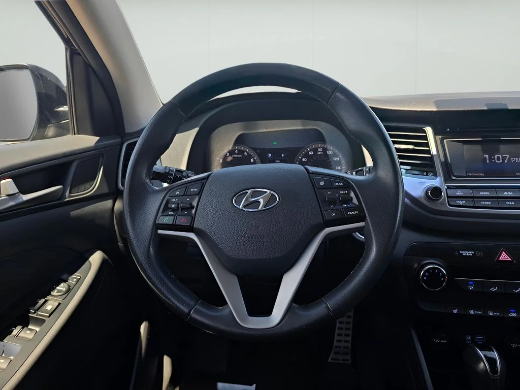 Used 2017 Black Noir Pearl Hyundai Night image 26