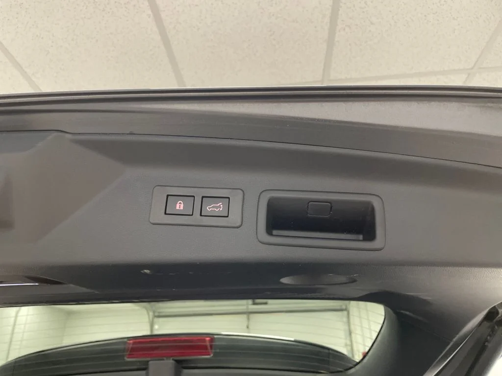 Used 2026 Gray Metallic Subaru Touring image 10