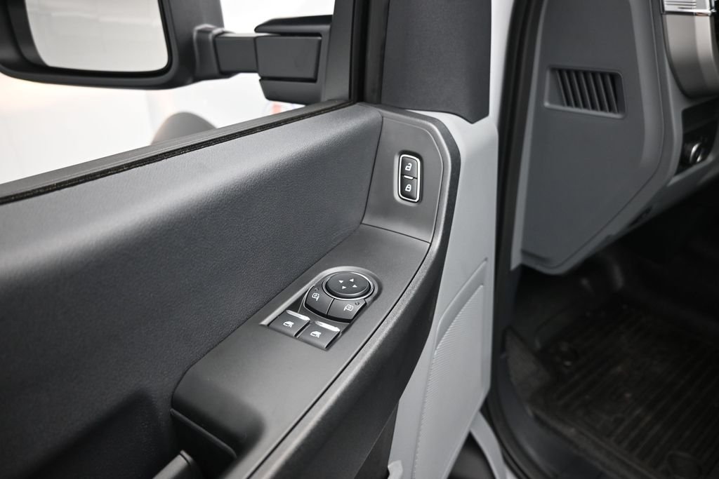 New 2026 Oxford White Ford XL image 9
