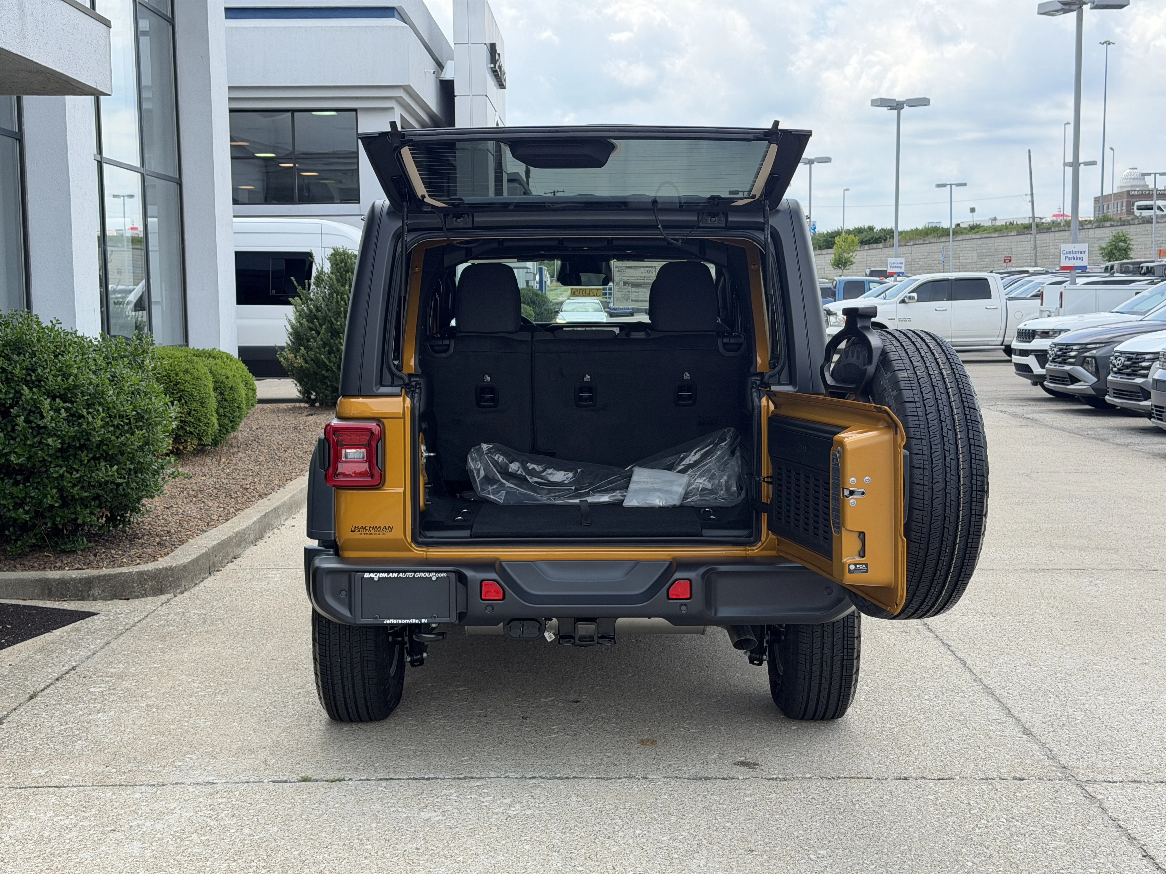 New 2026 Goldilocks Exterior Paint Jeep Sport S image 9