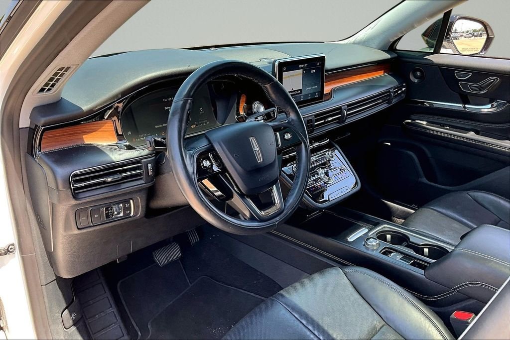 Used 2020 White Lincoln Reserve image 11