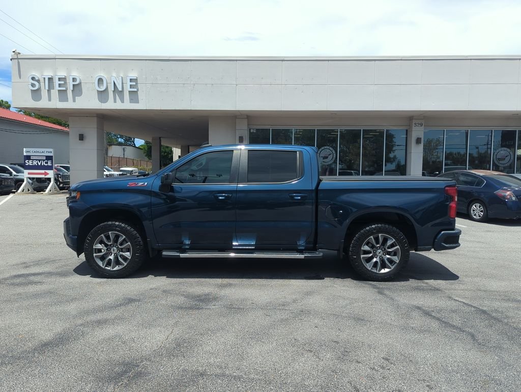 Used 2020 Blue Chevrolet RST image 3