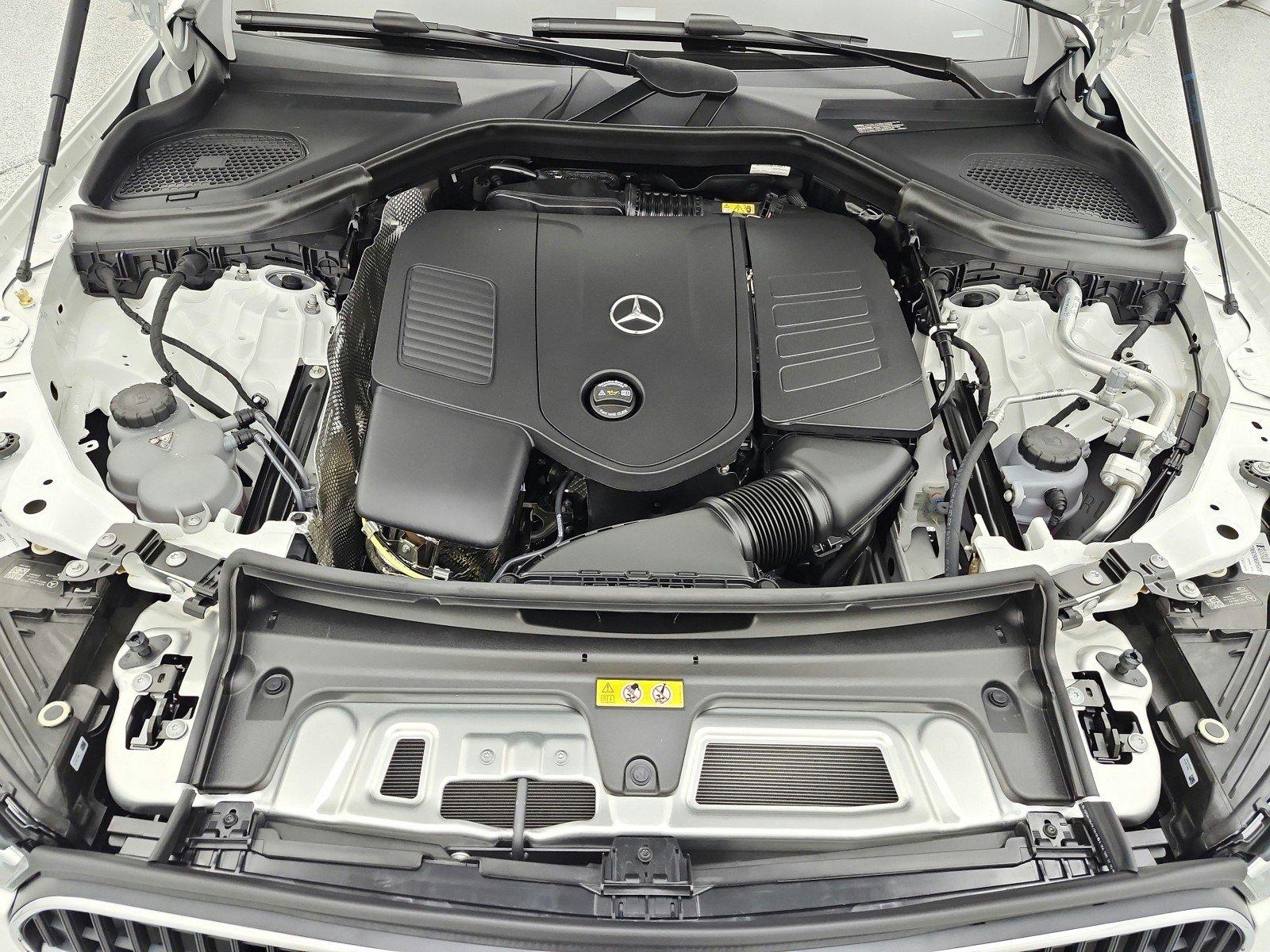 New 2026 Polar White Mercedes-Benz GLC 300 SUV image 12