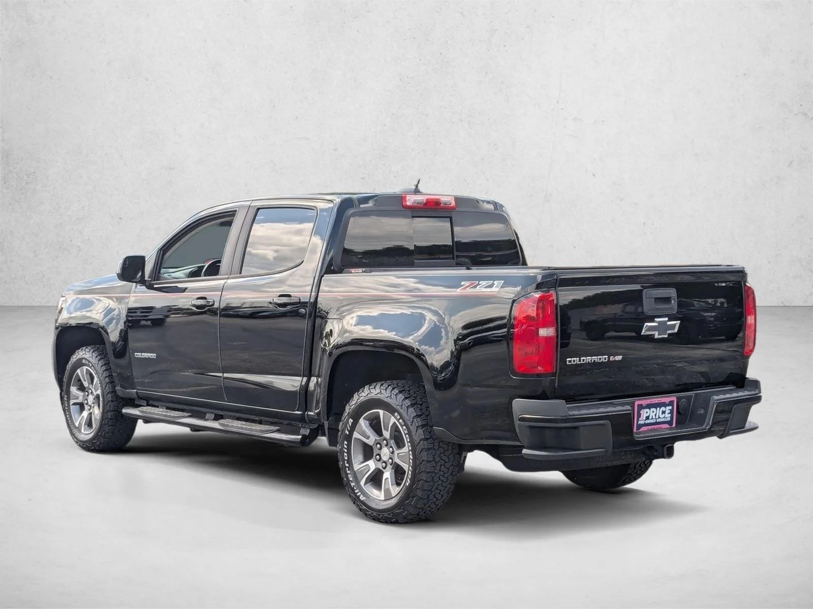 Used 2018 Black Chevrolet 4WD Z71 image 7