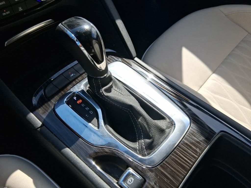Used 2019 Red Buick Avenir image 25