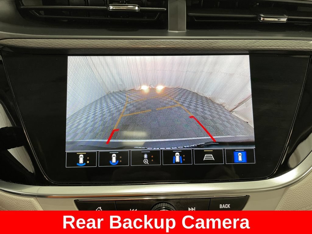Used 2020 WHITE FROST TRICOAT Buick Essence image 4