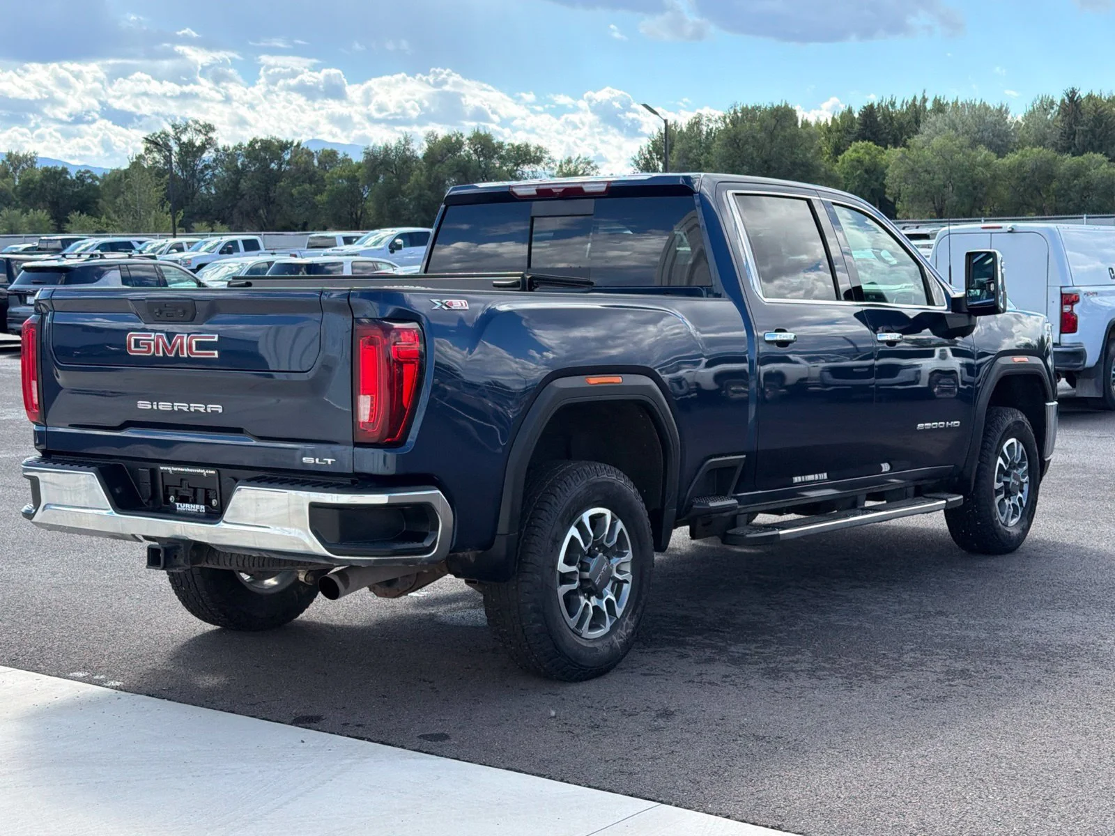 Used 2022 PACIFIC BLUE METALLIC GMC SLT image 8