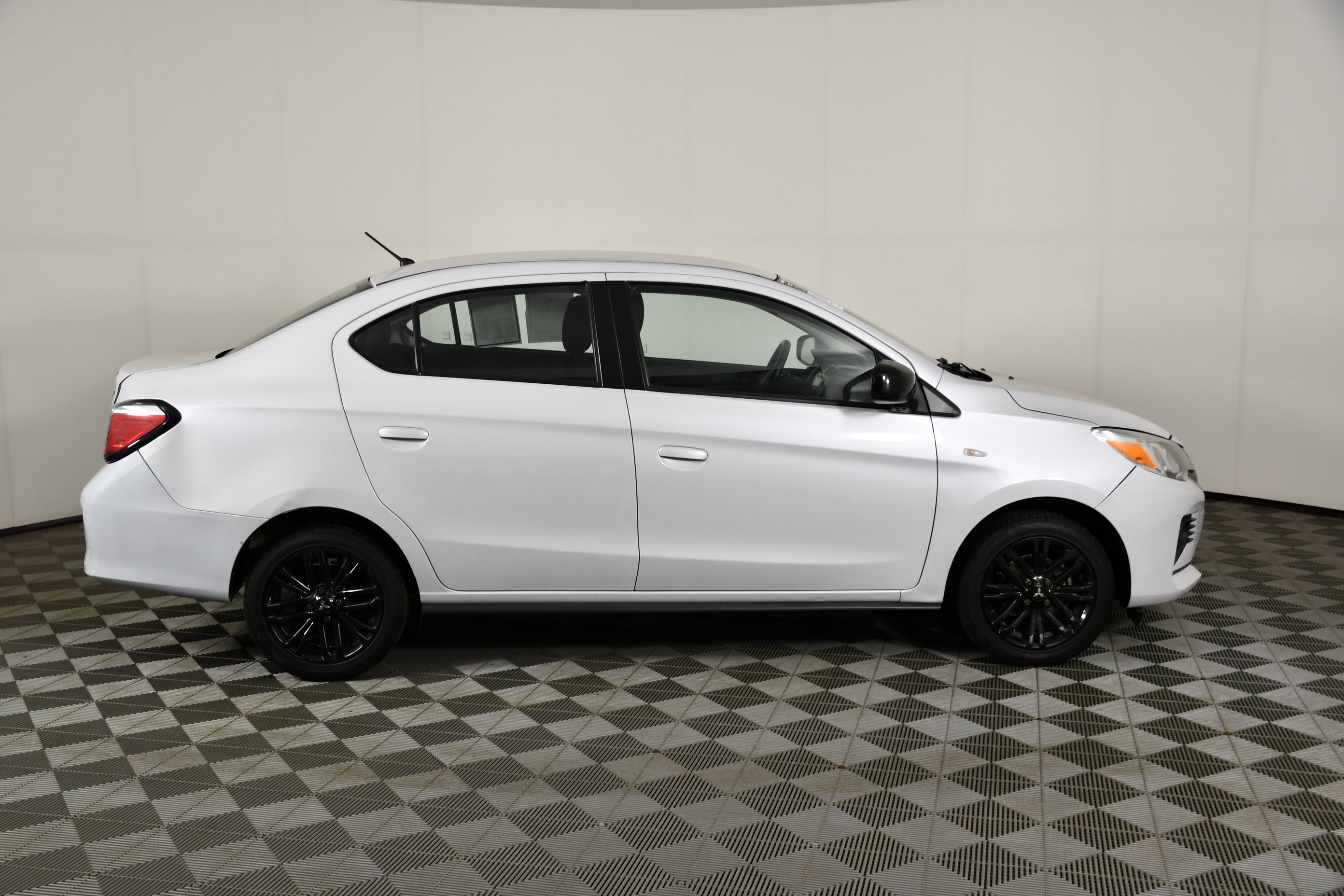 Used 2022 White Mitsubishi Black Edition image 5