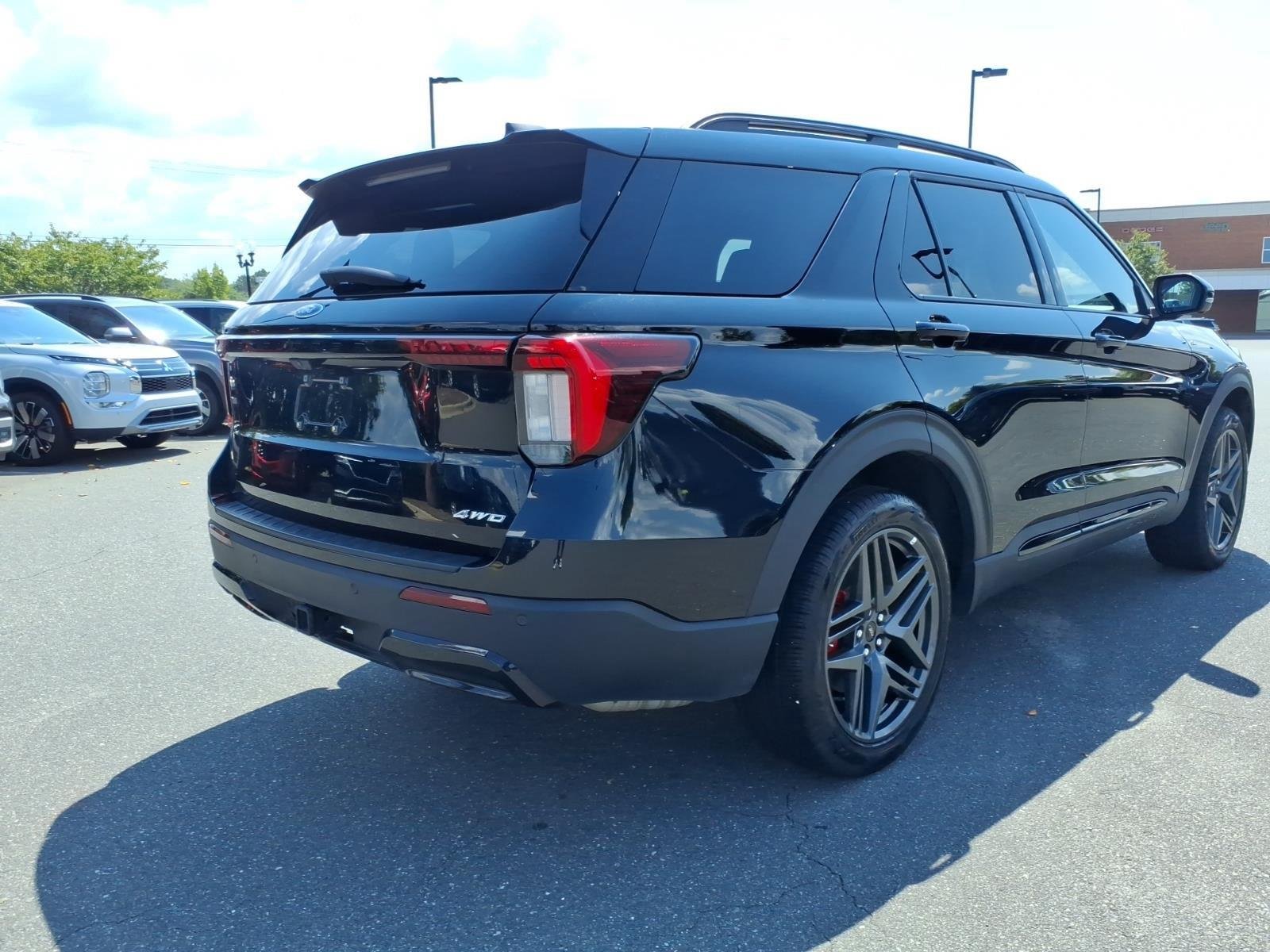 Used 2025 Agate Black Ford ST-Line image 2
