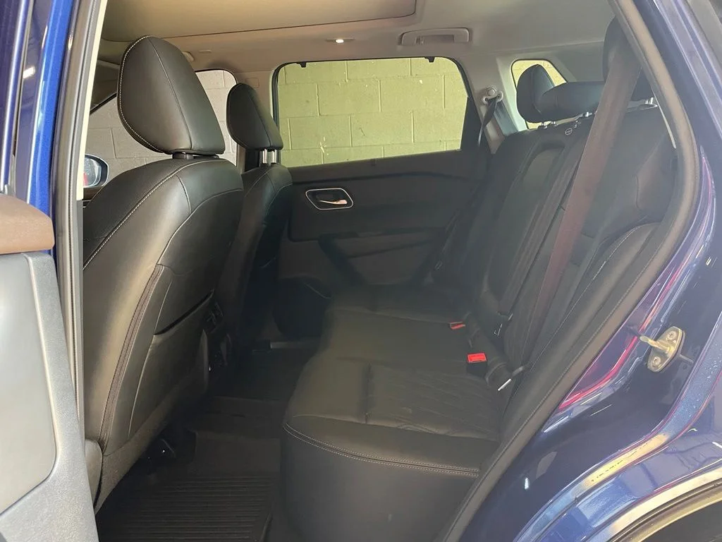 Used 2023 Blue Nissan Platinum image 16