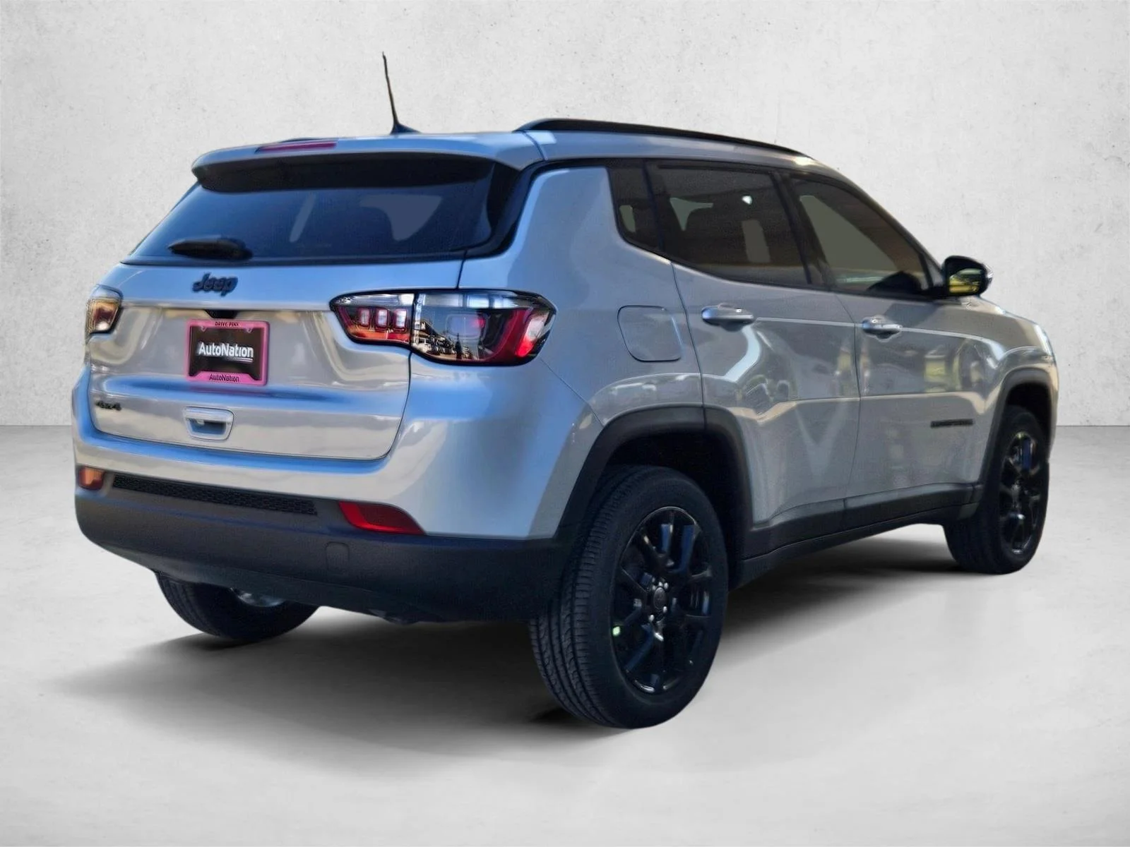 New 2026 Silver Zynith Metallic Clear-Coat Exterior Paint Jeep Latitude Altitude image 2