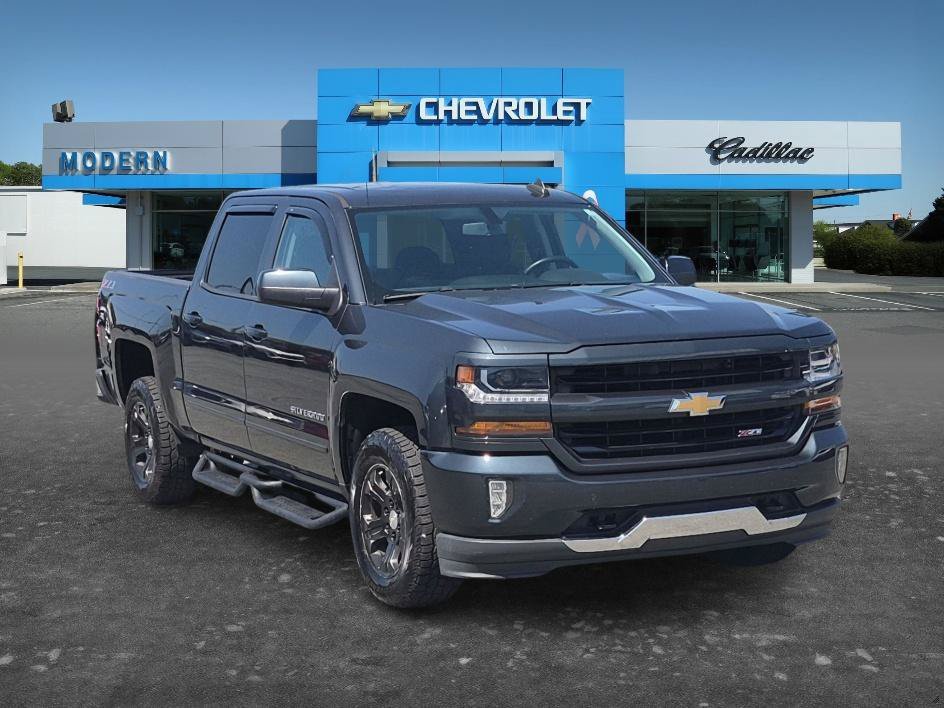 Used 2018 Graphite Metallic Chevrolet LT image 7