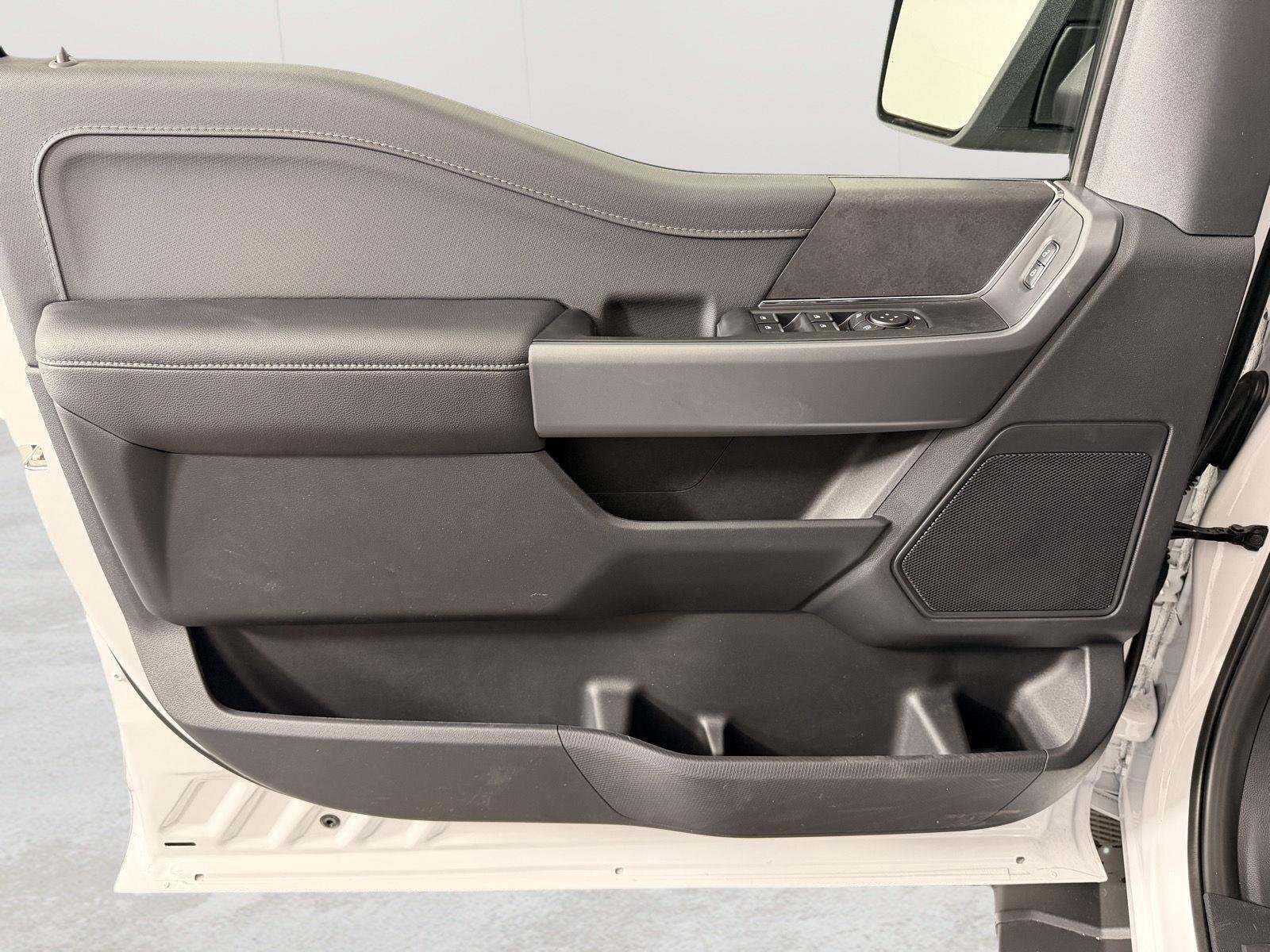 New 2026 Oxford White Ford XLT image 16