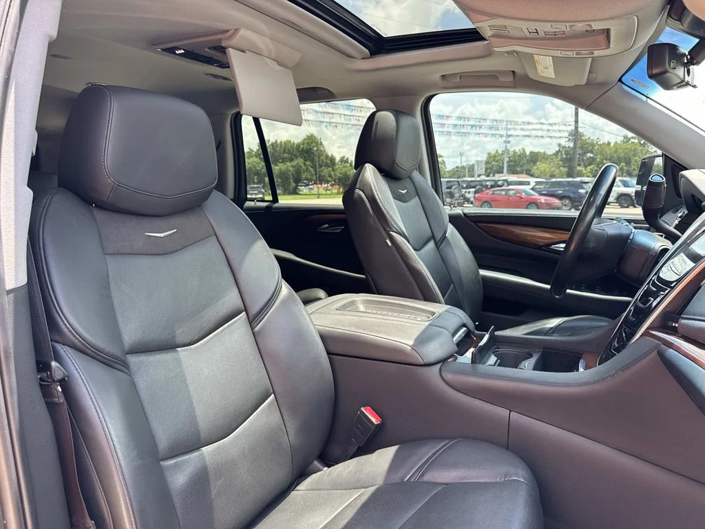 Used 2019 Gray Cadillac Luxury image 33