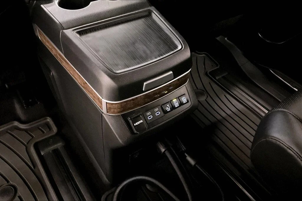 Used 2025 Silver Toyota Platinum image 10