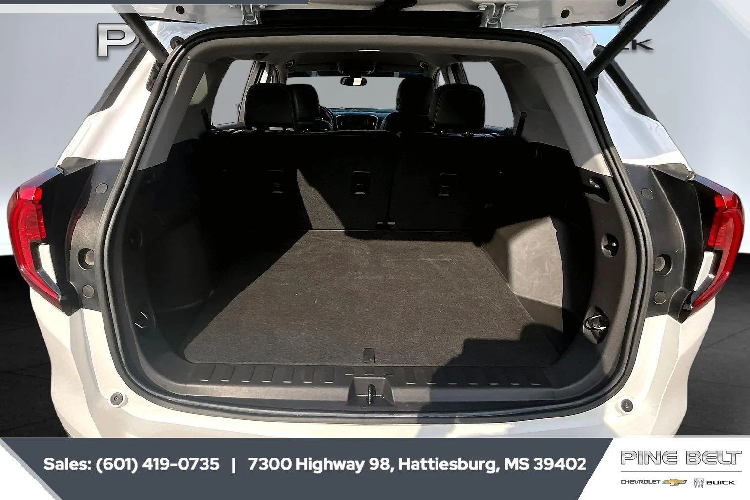 Used 2024 Summit White GMC AT4 image 21