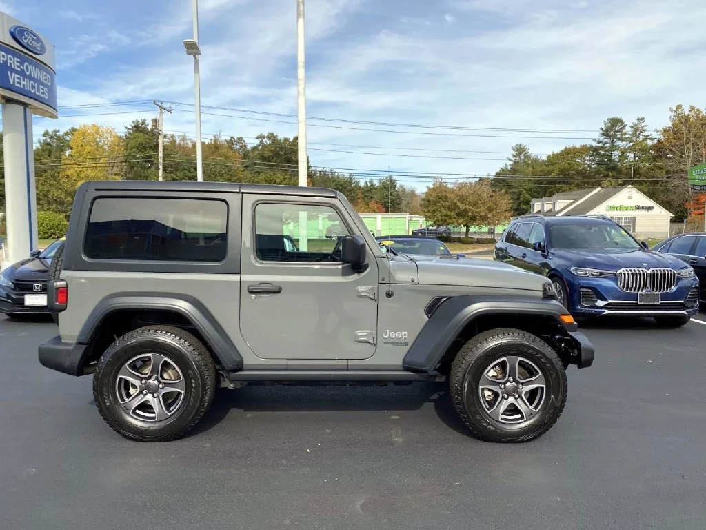 Used 2019 Gray Clearcoat Jeep Sport S image 2