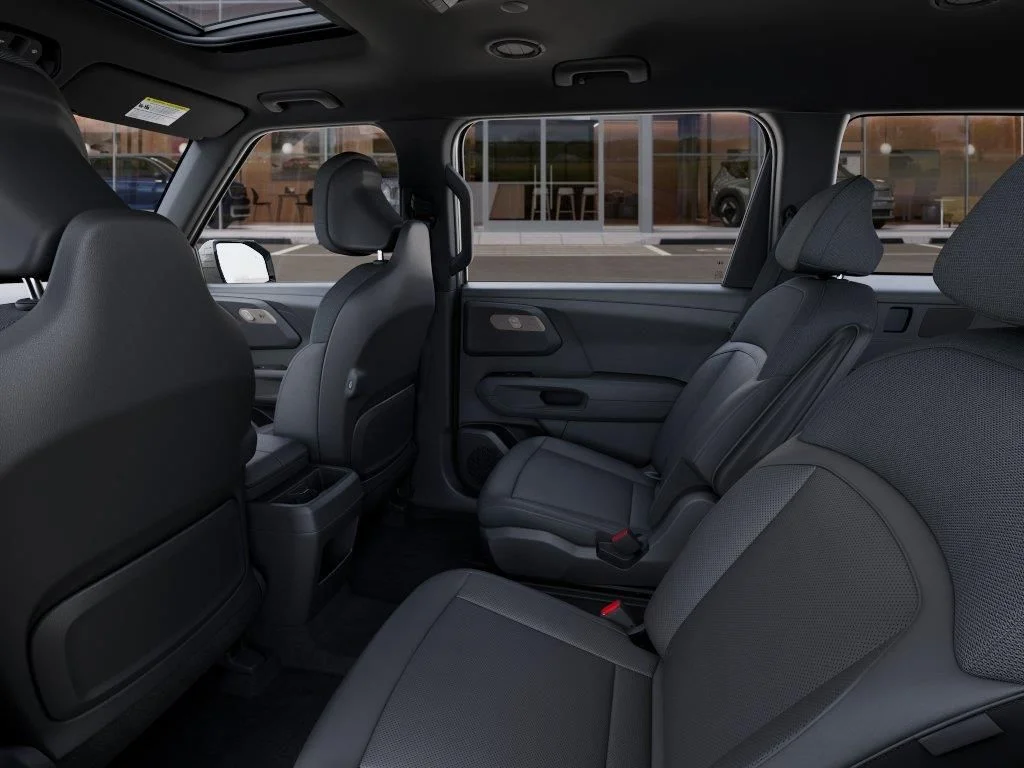 New 2027 Silver Kia S image 18