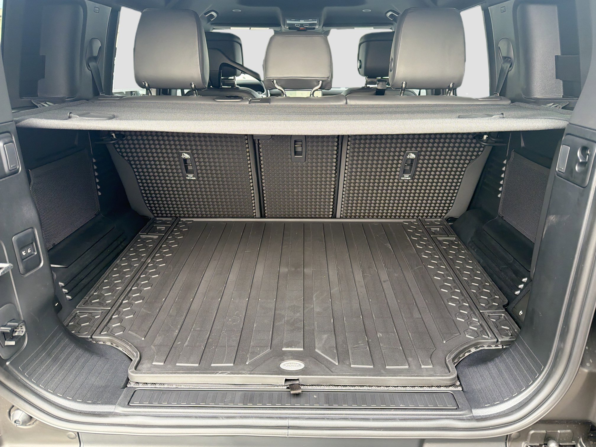 2026 Land Rover Defender X-Dynamic SE - Photo 12