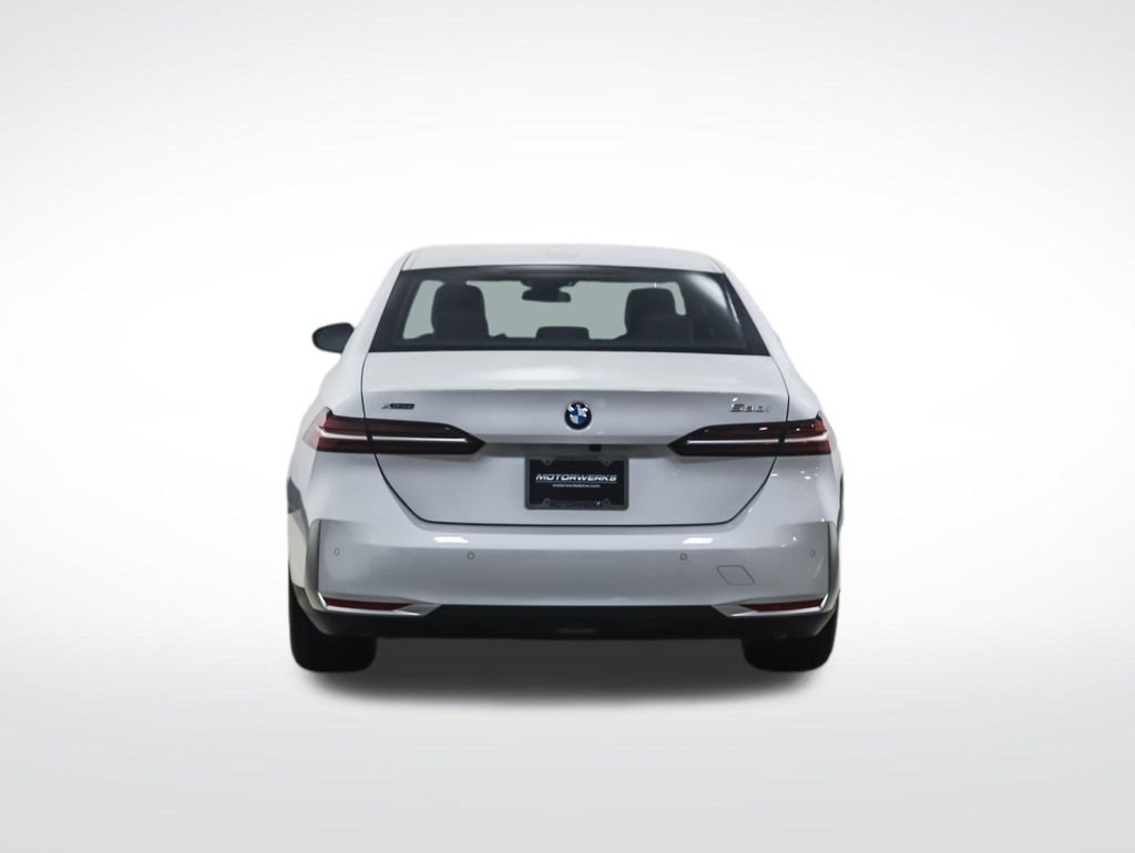 Used 2026 White Metallic BMW 530i xDrive image 4