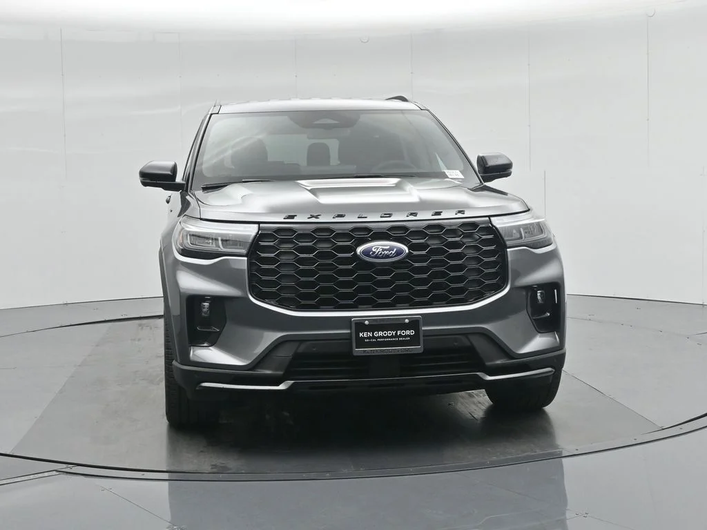 New 2026 Carbonized Gray Metallic Ford ST-Line image 29