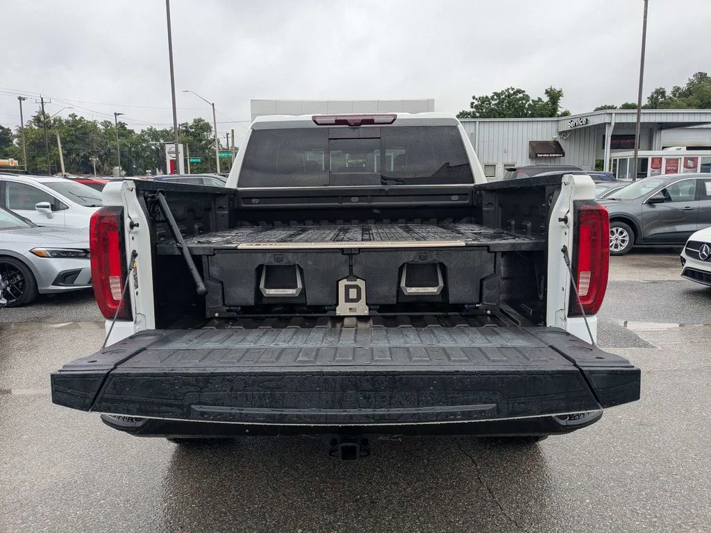 Used 2024 White GMC AT4X image 11