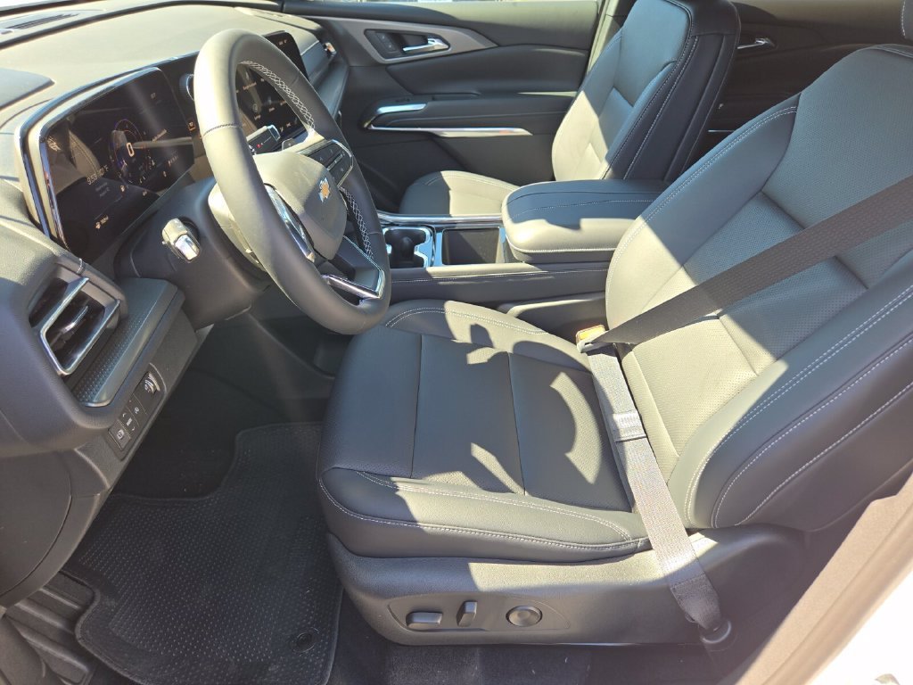 2027 Chevrolet Traverse LT - Photo 6