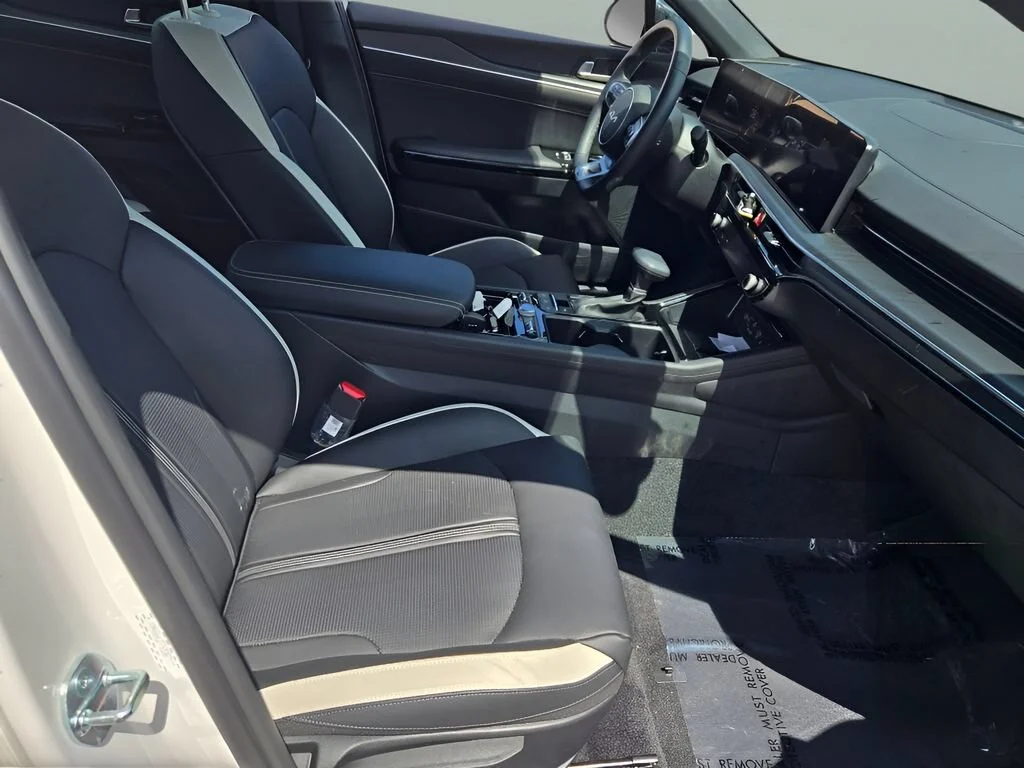 2025 Kia K5 GT-Line - Photo 7