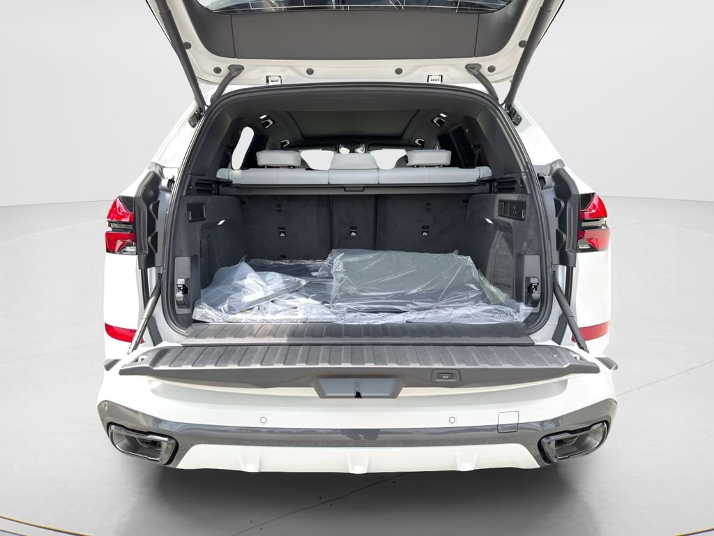New 2026 Mineral White Metallic BMW sDrive40i image 19