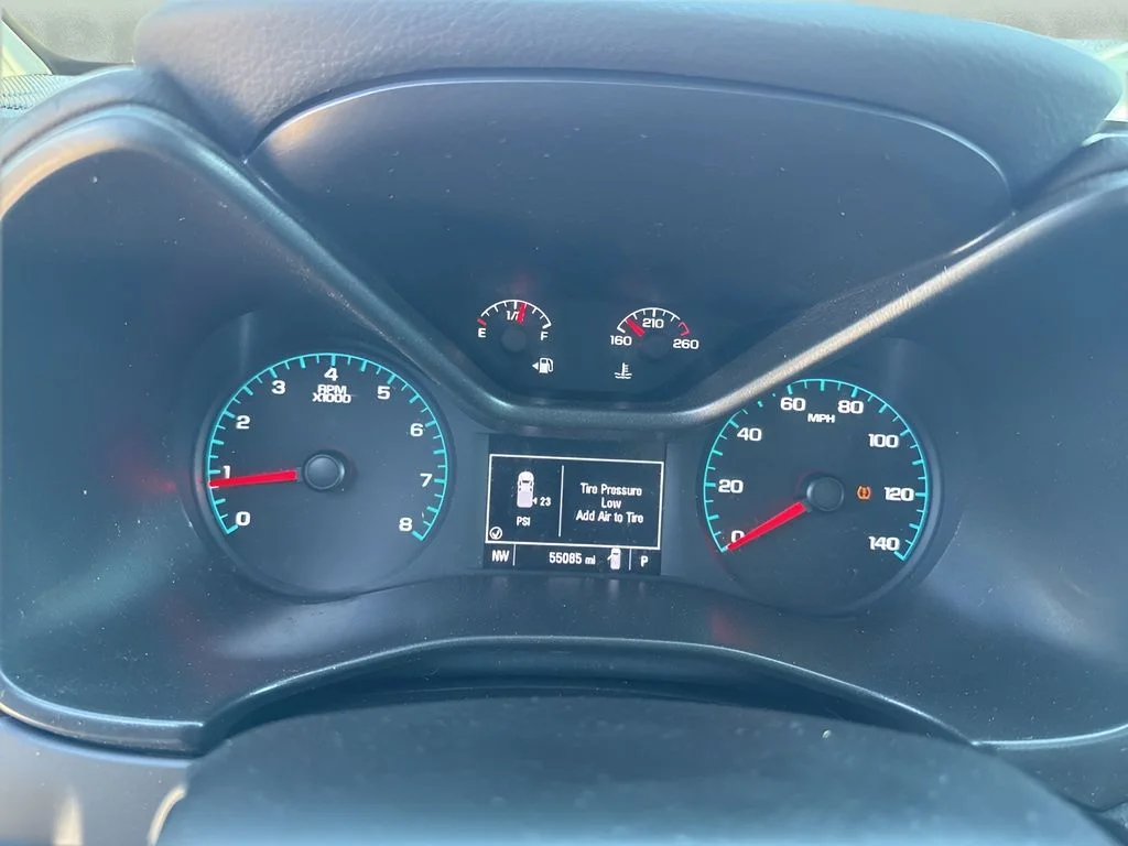 Used 2022 White Chevrolet LT image 9