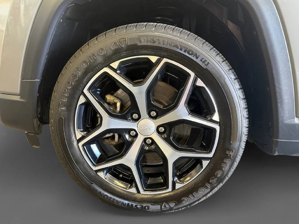 Used 2024 Gray Jeep Limited image 16