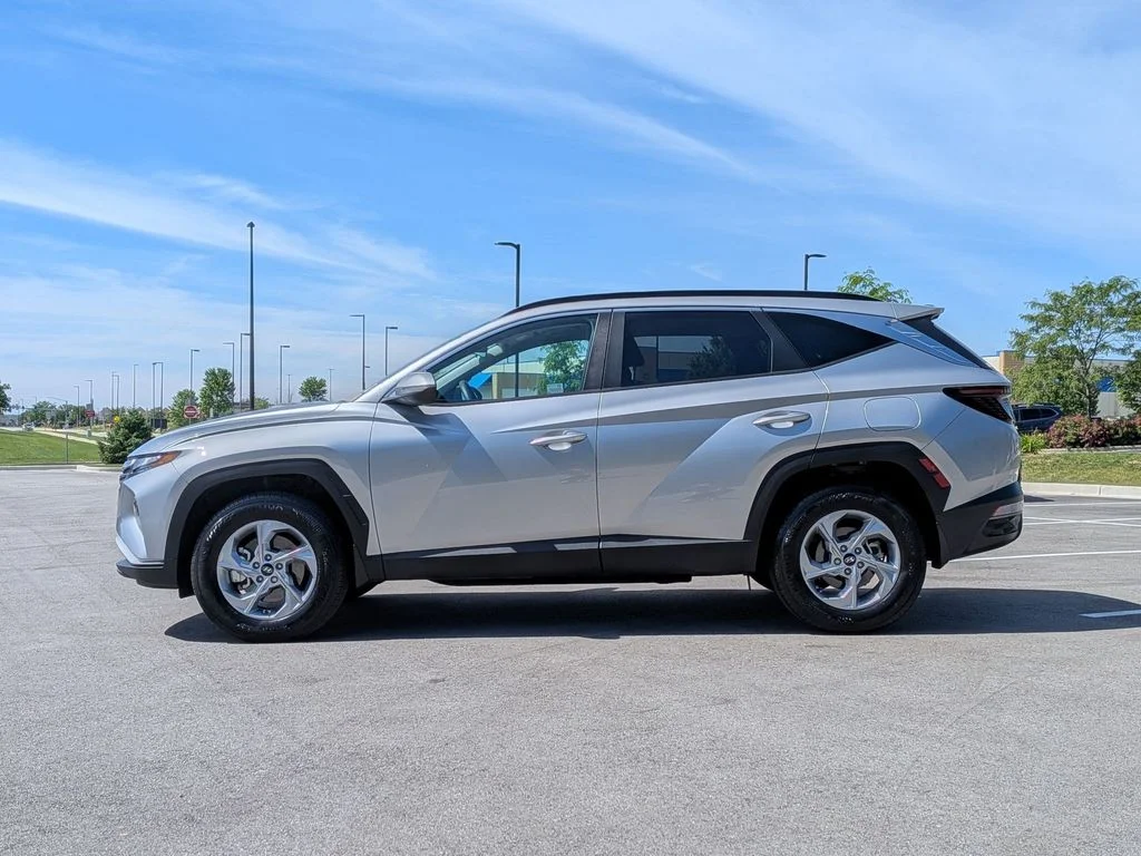 Used 2023 Silver Hyundai SEL image 4