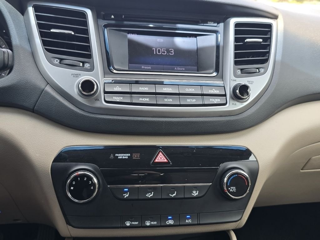 Used 2018 White Hyundai SE image 27