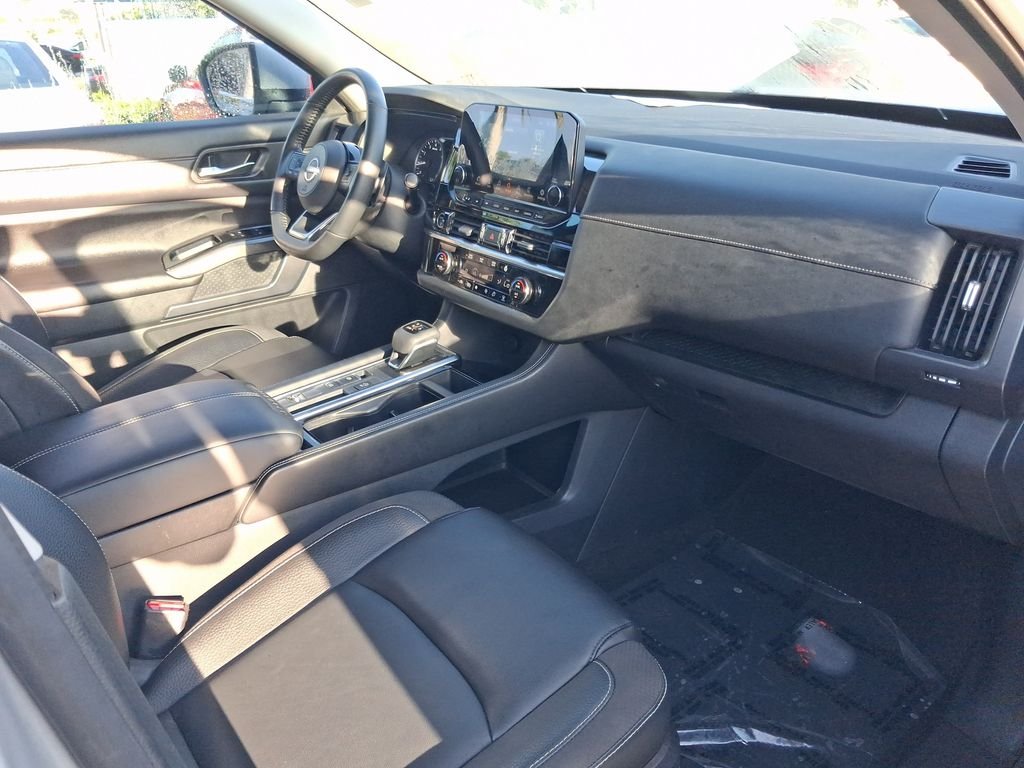 Used 2023 Silver Nissan SL image 20