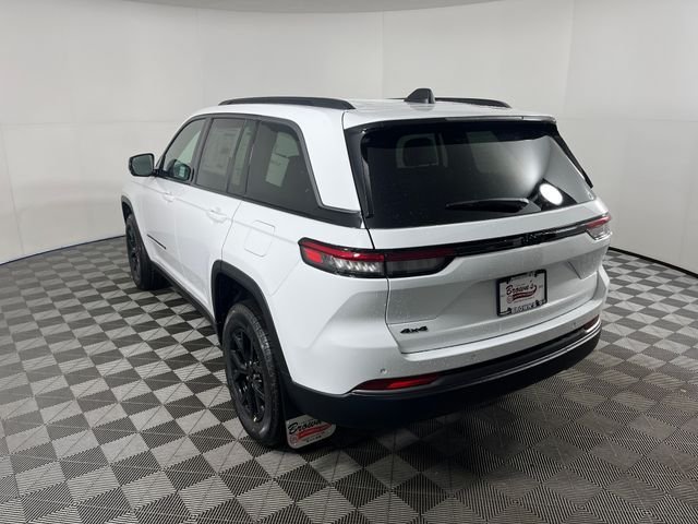 New 2026 Bright White Clear-Coat Exterior Paint Jeep Laredo Altitude image 3