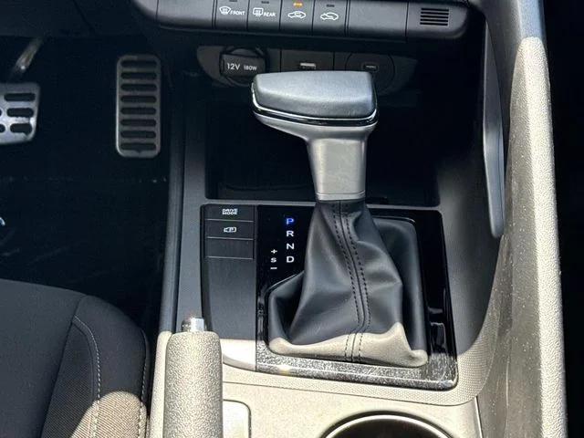 Used 2025  Hyundai SEL Sport image 20