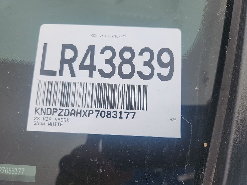 Used 2023 White Kia X-Line Prestige image 5