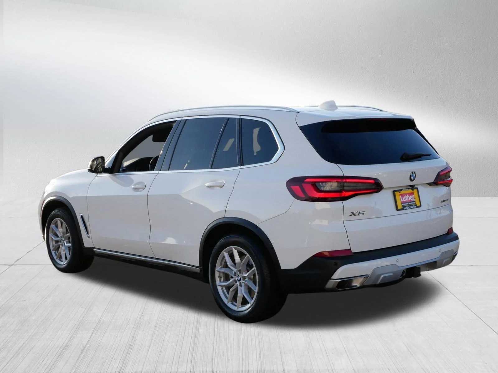 Used 2023 Alpine White BMW xDrive40i image 5