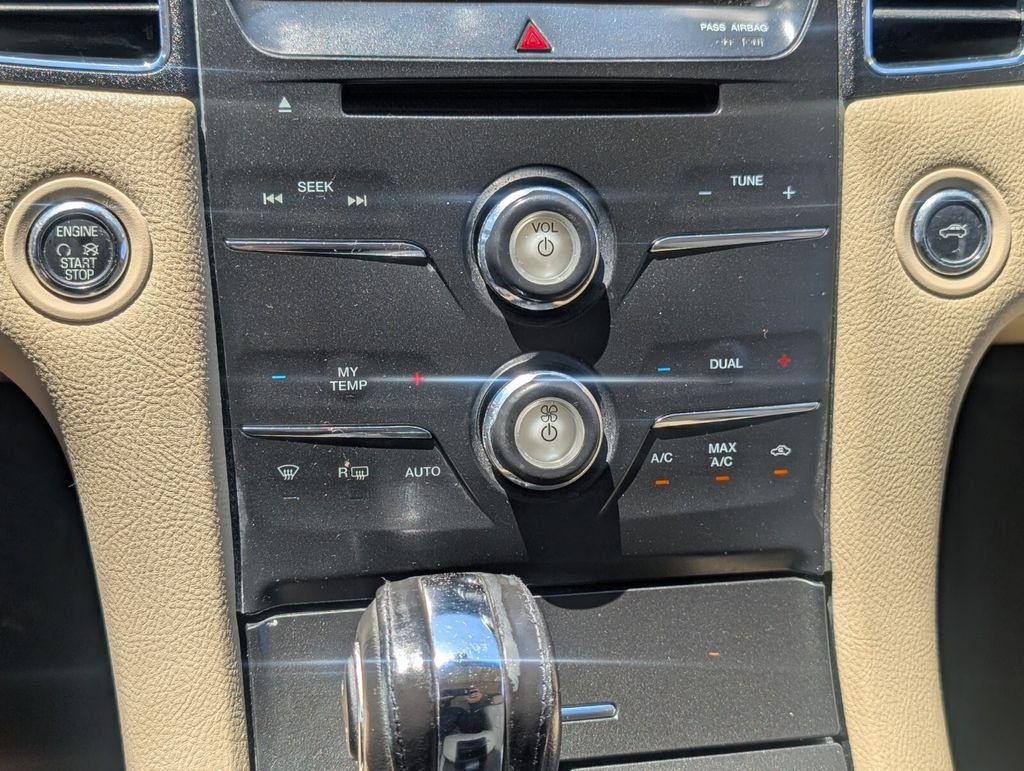 Used 2015 White Ford SEL image 22