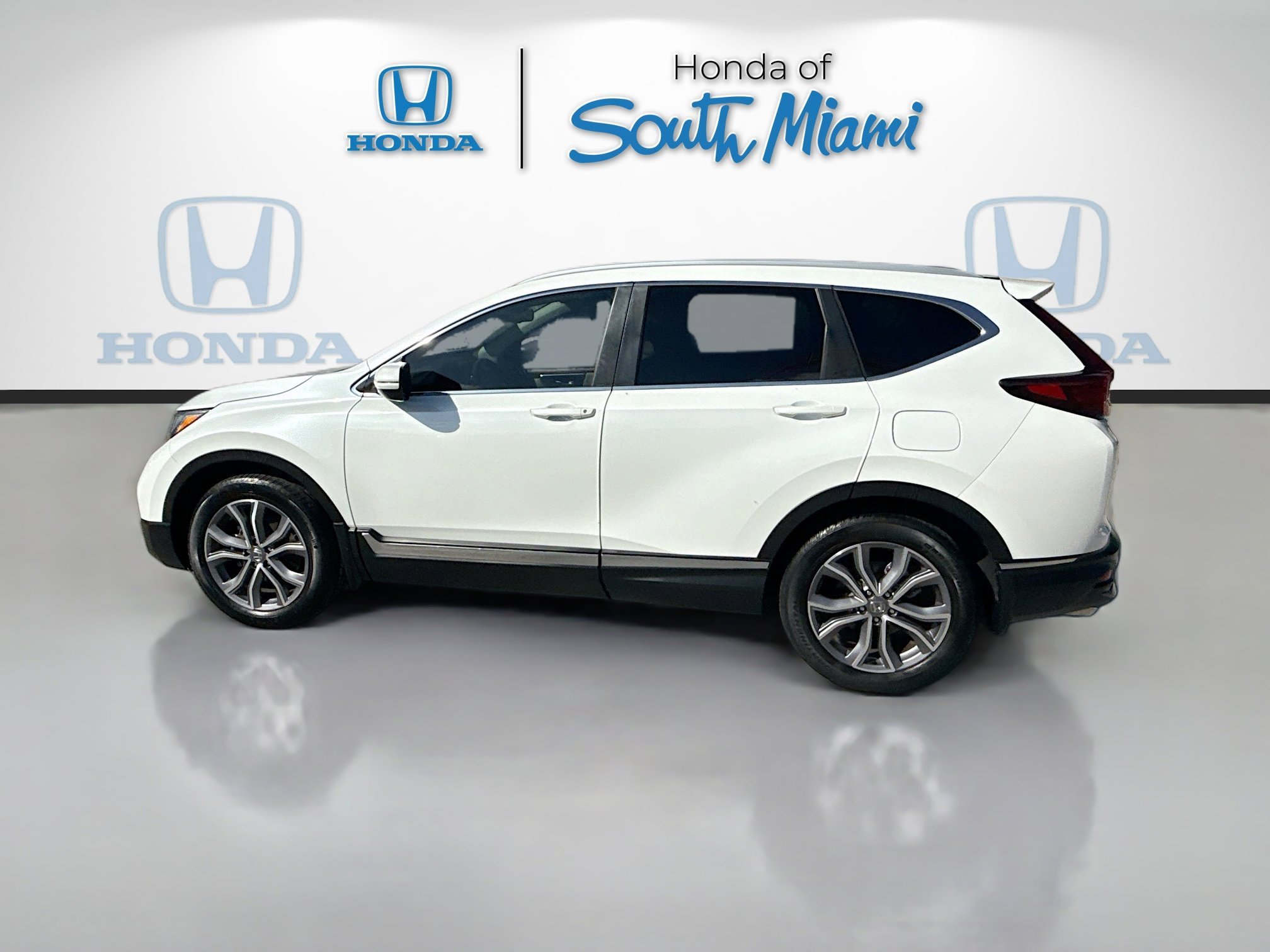Certified Used 2022 Platinum White Pearl Honda Touring image 4