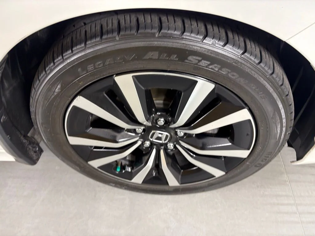 Used 2022  Honda EX image 11