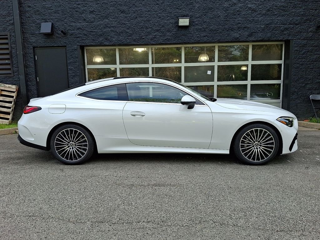New 2026 MANUFAKTUR Moonlight White Metallic Mercedes-Benz CLE 450 image 7
