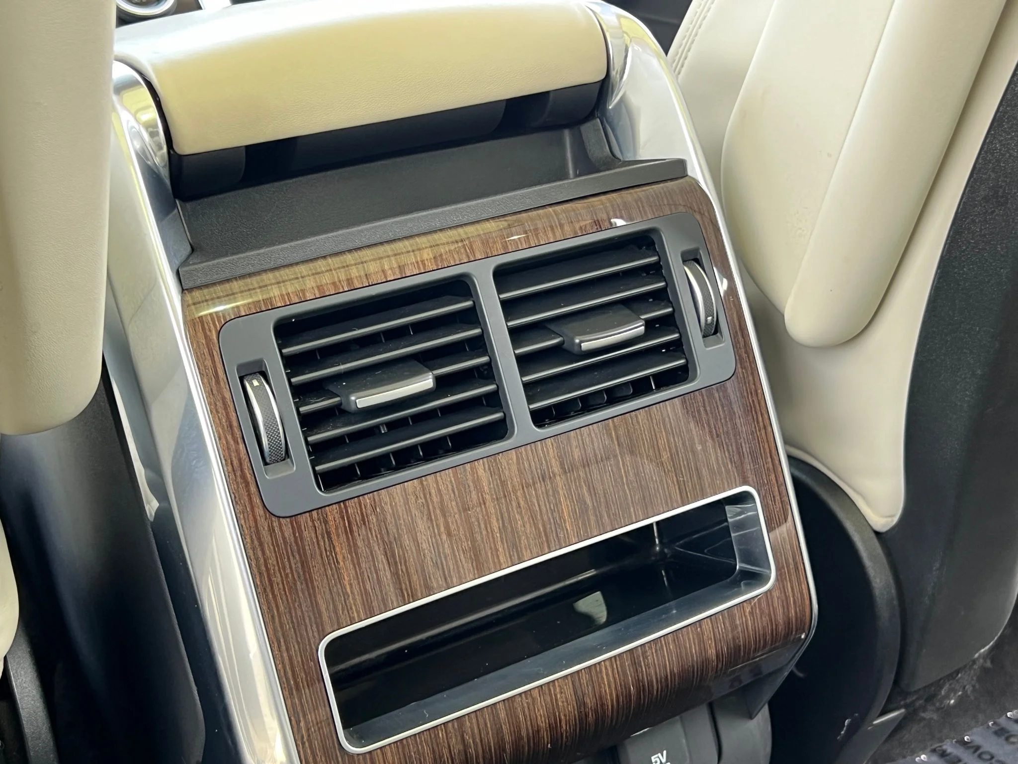 Used 2019 Blue Land Rover HSE image 17