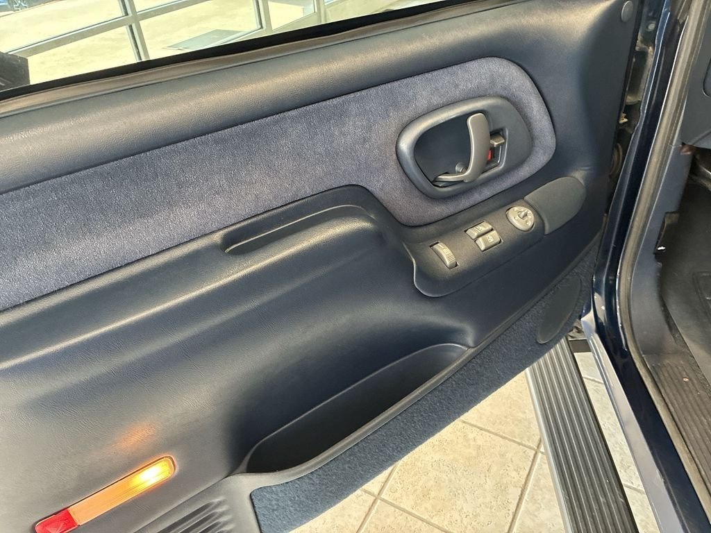 Used 1995 Blue Chevrolet Base image 13