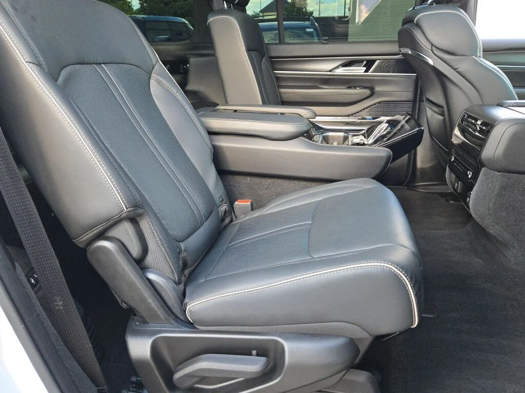 Used 2025 White Jeep Series II image 10