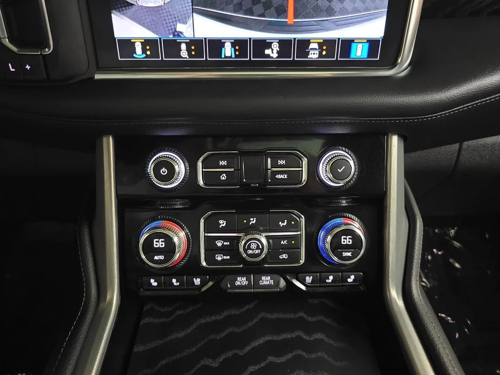Used 2021 White GMC Denali image 25