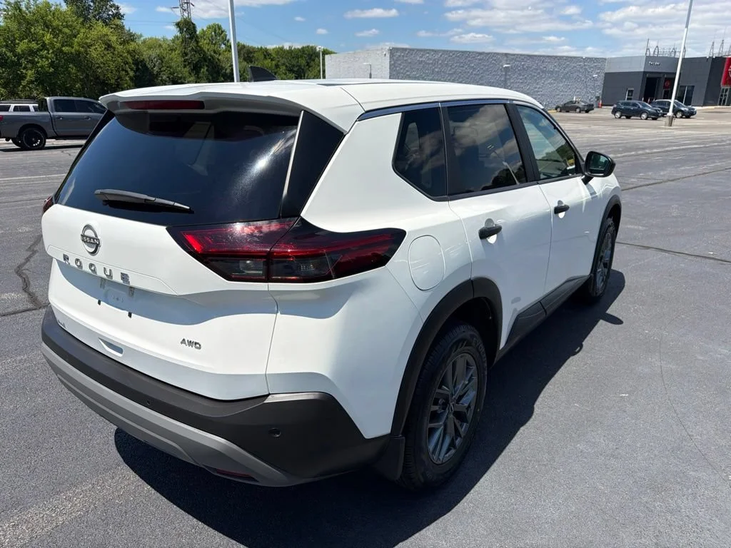 Used 2023 Qak/glacier Wh Nissan S image 7