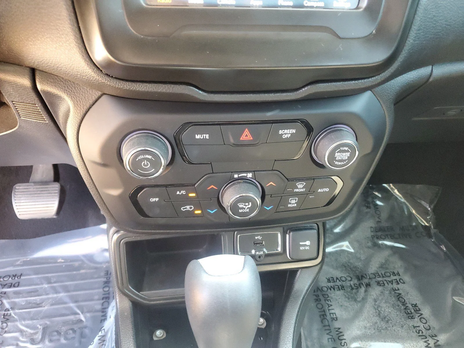 Used 2018 Granite Crystal Metallic Clearcoat Jeep Altitude image 24
